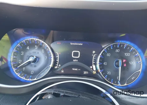 2021 Chrysler Pacifica Touring z USA, uszkodzony, nr VIN 2C4RC1FG1MR556578